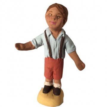 le petit garçon aux bretelles