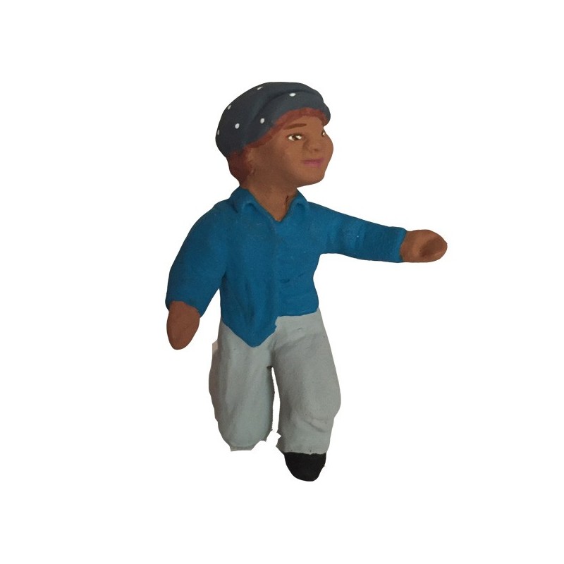 Petit garçon à genoux