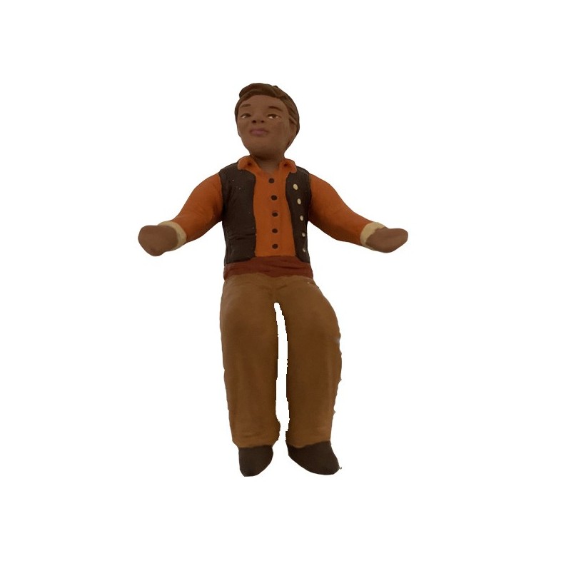 l'homme assis bras écartés