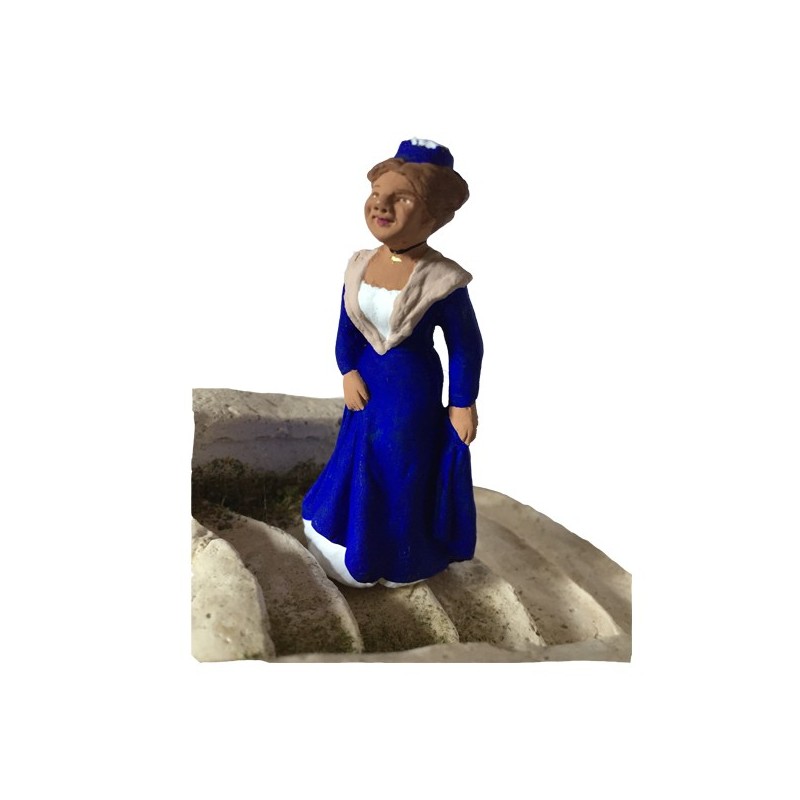 l'Arlésienne bleue montant l'escalier